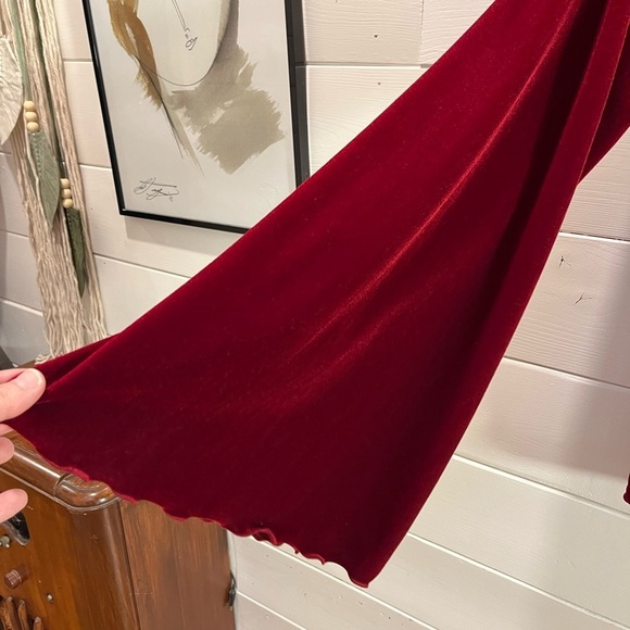 ANNE LAROCHELLE – Red Velvet & Black Lace Long Sleeve Top – Size 8 - Picture 6 of 9